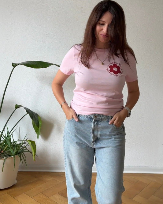 BECOMING MOM TEE